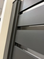 Rampe de balcon moderne de 42 pouces en maille métallique perforée, en aluminium noir thermolaqué, résistante à la rouille, pour l'extérieur, montage au sol, escalier
