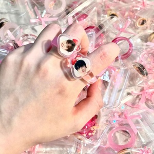 Charms personalizzati in acrilico per <span class=keywords><strong>Anime</strong></span> Kpop <span class=keywords><strong>anelli</strong></span> ruotati personalizzati per i fan degli idoli per le feste di matrimonio di compleanno mostra regali di novità - Product Image 1