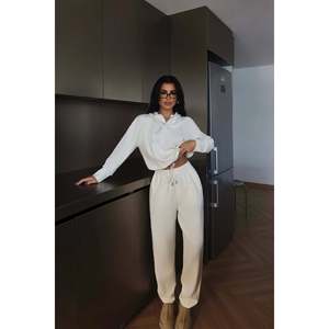 Conjunto Deportivo Aislin Blanco, Cómodo y Transpirable, con Capucha, Estilo Vintage Informal, Talla XXL, Estampado con Logotipo, Opción de Talla Grande - Product Image 2