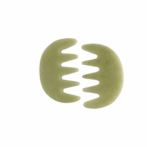 Masseur en jade naturel à cinq dents, peigne en jade Xiuyu, rouleau pour le grattage des méridiens et le massage du corps - Product Image 1