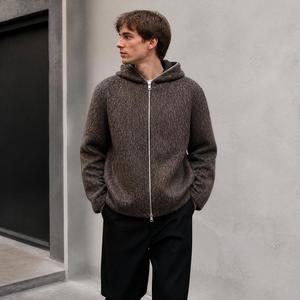 Marques de streetwear et de mode hivernale de luxe pour sweat à capuche zippé en tricot marron duveteux de qualité supérieure avec texture en mohair et coupe ample - Product Image 1