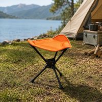 Tragbarer Outdoor-Camping-Dreifach-Klapphocker aus 600D Oxford-Gewebe mit 360-Grad-Drehung für den Großhandel