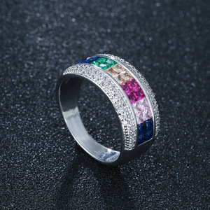 Anillo de circonita cuadrada con engaste invisible de colores arcoíris para mujer LGBT - Product Image 2