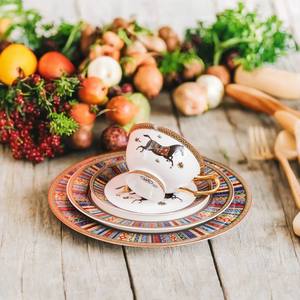 Juego de vajilla de porcelana de hueso con diseño de caballo Floral de lujo al por mayor juego de cena de porcelana de estilo nórdico redondo para uso doméstico - Product Image 1