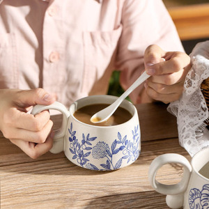 Tasse à café en céramique bleue et blanche peinte à la main, tasse à eau de qualité supérieure, tasse à lait pour le petit-déjeuner, mug de couleur sous glaçure - Product Image 5