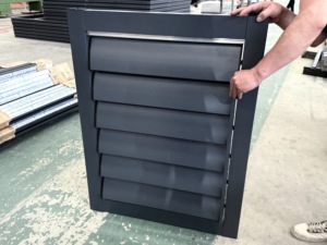 TOMA personalizzato con feritoie in alluminio rivestite di potenza con tapparelle fisse a serranda mobile - Product Image 5