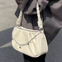 Sac à main plissé tendance pour femme avec poignée tressée, breloque cœur en chaîne, sac à bandoulière souple effet nuage, vente en gros