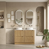 Meuble-lavabo de salle de bain autoportant en chêne clair cannelé, avec tiroirs à fermeture douce, meuble sous-vasque en bois cannelé avec plan de travail et vasque à poser ronde
