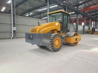 Compacteur vibrant professionnel à tambour unique en acier 8T pour la construction routière, adapté à l'asphalte et au sol