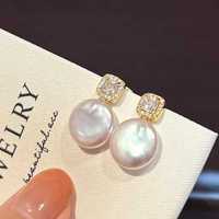 Superbes Boucles d'Oreilles Clous en Zircon Cubique et Perles de Culture d'Eau Douce Baroques Naturelles de 12 mm, Plaqué Or 18K Blanc, Idéales pour les Fêtes