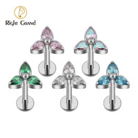 Anting-anting titanium CZ bentuk tetesan air mata 3 kelopak bunga, tren pernikahan dan tunangan, untuk tragus, tulang rawan, helix, dan labret.