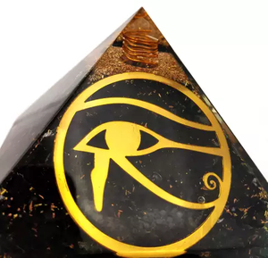 Pyramide d'orgonite en pierre précieuse de tourmaline noire naturelle |   Objet décoratif artisanal en cristal pour la guérison énergétique |   Protection contre les EMF | - Product Image 2