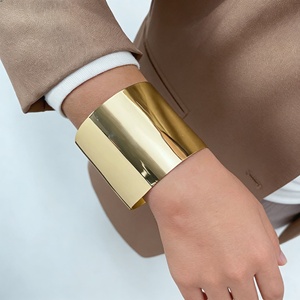 Nuevo Conjunto de Brazaletes Boho de Moda, Bañados en Oro, Estilo Punk, con Plumas y Círculos Grandes Abiertos, para Mujer - Product Image 5