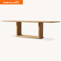 Table à manger rectangulaire minimaliste en chêne massif avec chaises confortables pour hôtels, restaurants et maisons