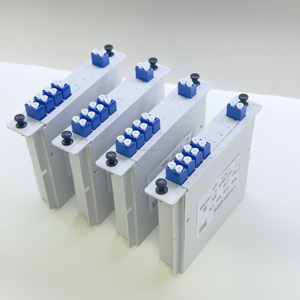 Nuevo Splitter de Fibra Óptica Tipo Inset 1x8 LC UPC SM, Caja Divisora PLC Monomodo para Caja Terminal de Fibra FTTH, 8 Puertos - Product Image 3