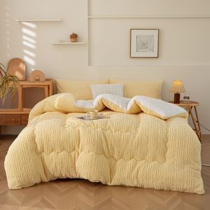 Nouvelle <span class=keywords><strong>Couette</strong></span> <span class=keywords><strong>d</strong></span>'Hiver <span class=keywords><strong>en</strong></span> Taffetas Jacquard et <span class=keywords><strong>Laine</strong></span> <span class=keywords><strong>d</strong></span>'<span class=keywords><strong>Agneau</strong></span>, Épaisse et Chaude, Ensemble de 4 Pièces de Housse de <span class=keywords><strong>Couette</strong></span> <span class=keywords><strong>en</strong></span> Polaire Populaire pour la Vente <span class=keywords><strong>en</strong></span> Gros - Product Image 1
