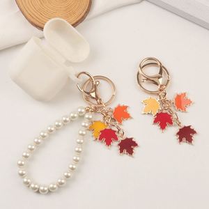 จี้รูปใบเมเปิ้ลเคลือบทองดีไซน์ใหม่พร้อมไข่มุก  พร้อมส่ง  พวงกุญแจโลหะเคลือบลายพืช - Product Image 5