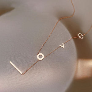 2024 nouveau collier en acier inoxydable plaqué or 18 carats à la mode bijoux fête des mères cadeau amour lettre gland pendentif collier ras du cou - Product Image 5