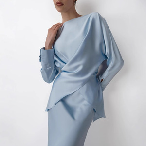 Elegante <span class=keywords><strong>Traje</strong></span> de Satén Antiarrugas de Corte Regular para Mujer, Conjunto de Dos Piezas con Top de Manga Larga y Falda con Lazo - Product Image 2