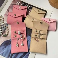 Petite boucle d'oreille collier bracelet anneau enveloppe en velours emballage à rabat sac à bijoux personnalisé en microfibre pochette à bijoux avec logo
