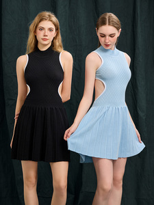 Neu eingetroffen: Damen-Tennis- und Golfkleid mit Lochmuster, offener Rücken, leicht, atmungsaktiv, feuchtigkeitsableitend, plissierter Vorderseite und Taillenbund - Product Image 1