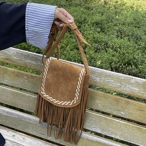 Nouveau sac à bandoulière en daim Vintage pour femmes Style Cowboy occidental avec frange et bouton décor mode sac à main bohème - Product Image 5