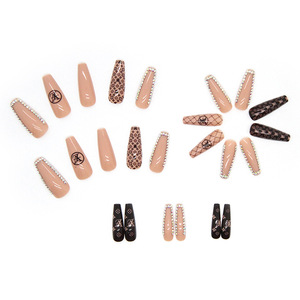24 <span class=keywords><strong>faux</strong></span> <span class=keywords><strong>ongles</strong></span> longs en forme de cercueil à presser, motif diamant - French manucure scintillante nude et café, embouts d'<span class=keywords><strong>ongles</strong></span> avec logo étincelant, vente en gros - Product Image 3