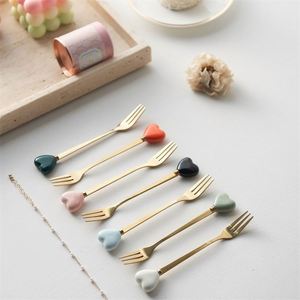 Juego de Cubiertos Creativos con Forma de Corazón, de Acero Inoxidable con Acabado Espejo, Cuchara para Postre, Cuchara para Café, Tenedor para Pastel, con Mango de Cerámica - Product Image 3