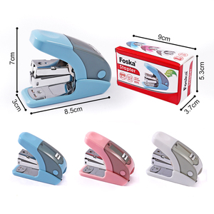 <span class=keywords><strong>FOSKA</strong></span> Plastik Mini Zahmetsiz Masaüstü Zımba Makinesi, 1000 Standart 24/6 Zımba ile Birlikte Dahili Zımba Çıkarıcı ve Saklama Alanı İçerir - Product Image 2