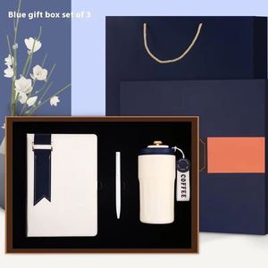 Kits de bienvenue pour la remise des diplômes et la reconnaissance des enseignants Besery : Carnet avec stylo et bouteille isotherme pour cadeaux d'entreprise - Product Image 1