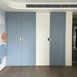 Armoire pour enfants BALOM personnalisée, design bicolore bleu et blanc, meubles de chambre à coucher en bois massif écologiques - Product Image 3