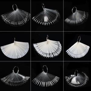 50 pièces de bâtonnets d'<span class=keywords><strong>ongles</strong></span> transparents en forme d'éventail avec anneau pour la pratique et la présentation de vernis à <span class=keywords><strong>ongles</strong></span> et de nail art, pour la présentation colorée en <span class=keywords><strong>manucure</strong></span> - Product Image 2