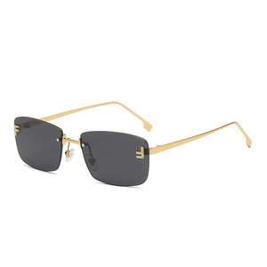 <span class=keywords><strong>Gafas</strong></span> <span class=keywords><strong>de</strong></span> <span class=keywords><strong>sol</strong></span> cuadradas sin montura a la moda, <span class=keywords><strong>gafas</strong></span> nuevas al por mayor, <span class=keywords><strong>gafas</strong></span> <span class=keywords><strong>de</strong></span> <span class=keywords><strong>sol</strong></span> <span class=keywords><strong>de</strong></span> marca protegidas UV400 <span class=keywords><strong>de</strong></span> alta calidad - Product Image 4