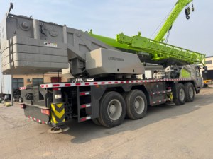 Grue mobile d'occasion de marque chinoise Zoomlion 80 tonnes, en bon état de fonctionnement. - Product Image 4