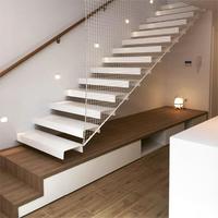 Escalier flottant design avec support en acier robuste pour maisons modernes