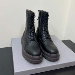 Bottines en cuir véritable de haute qualité, bottes de chevalier de style anglais, design à lacets à fermeture éclair tendance, plateforme haute - Product Image 1