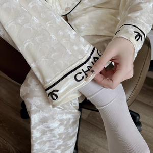 <span class=keywords><strong>Pigiama</strong></span> da <span class=keywords><strong>donna</strong></span> ODM in maglia di <span class=keywords><strong>velluto</strong></span> dorato a maniche lunghe con elastico in vita, set vestaglia da casa con diamanti per autunno/inverno, modello Sweet Front - Product Image 6