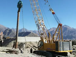 Grúa sobre Orugas XGC75 de 75 Toneladas con Presión de Tierra de 0.08MPa para Construcción en Terrenos Lodosos, Pantanosos y Blandos - Product Image 5
