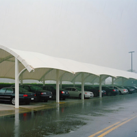 Structure de carport en membrane textile haute résistance, anti-UV, abri de stationnement extérieur pour la communauté