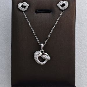 Alta calidad 925 plata esterlina pequeño pretzel Cubic Zirconia corazón nudo Stud pendientes lindo joyería fina fábrica al por mayor - Product Image 3