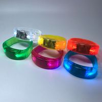 Party-Zubehör Konzert-Requisite Musikgesteuertes LED-Leuchtarmband mit Eigenem Logo Schall-/Bewegungsaktiviert Batteriebetrieben Anpassbar