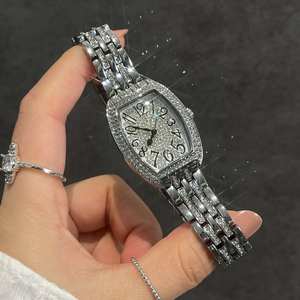 Montre CILOA en forme de tonneau de vin argenté pour femmes, élégante et de haute qualité, personnalisable, montre à quartz pour le travail des femmes - Product Image 2