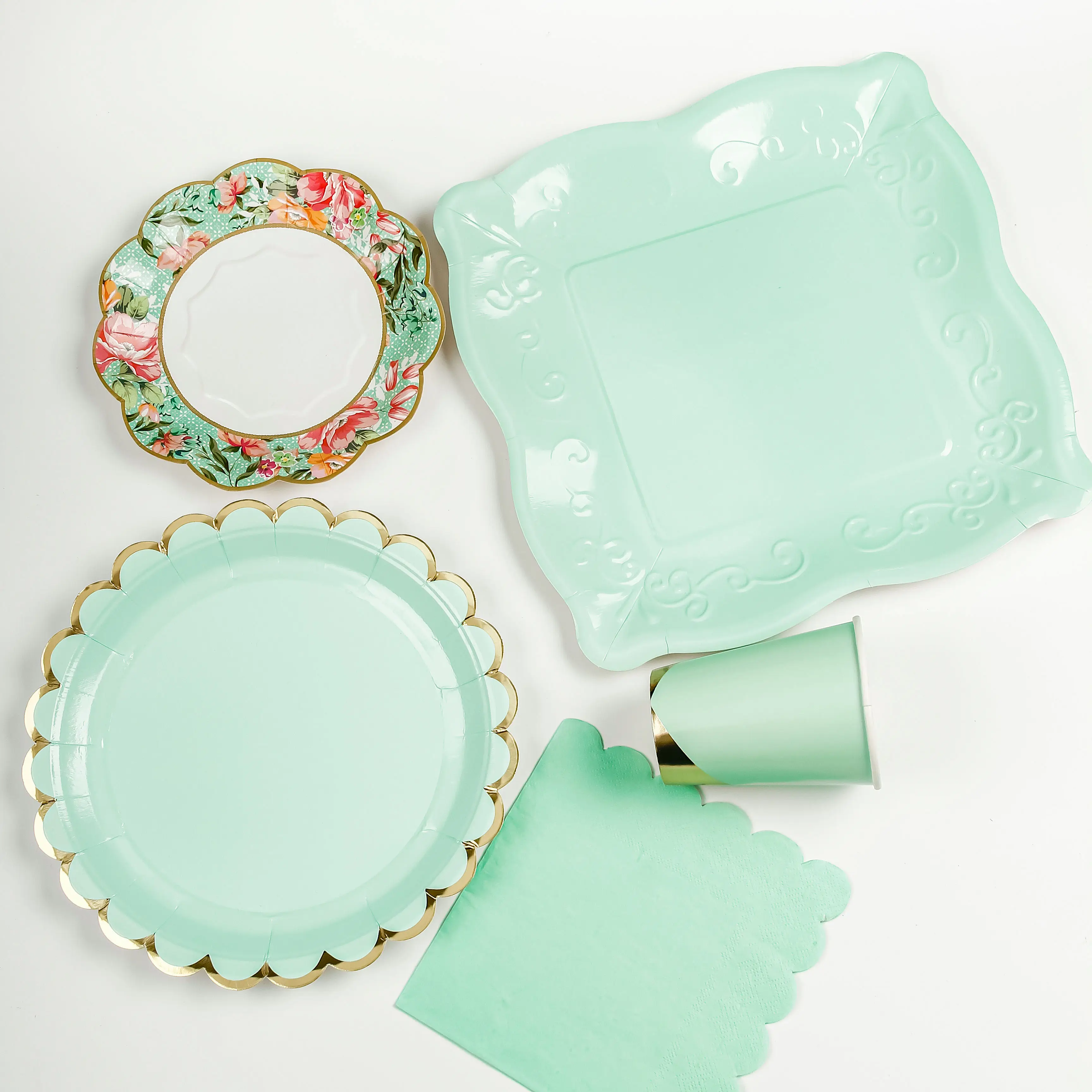 Одноразовый набор посуды для вечеринки роскошный стиль тисненые Мятные зеленые бумажные тарелки чашки салфетки для послеобеденного чая принадлежности для вечеринок