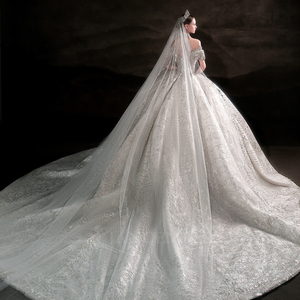 Vestido de Novia Moderno LSHT112 con Hombros Descubiertos, Lentejuelas, Encaje Floral, Apliques de Cristal y Cola de Capilla - Product Image 2