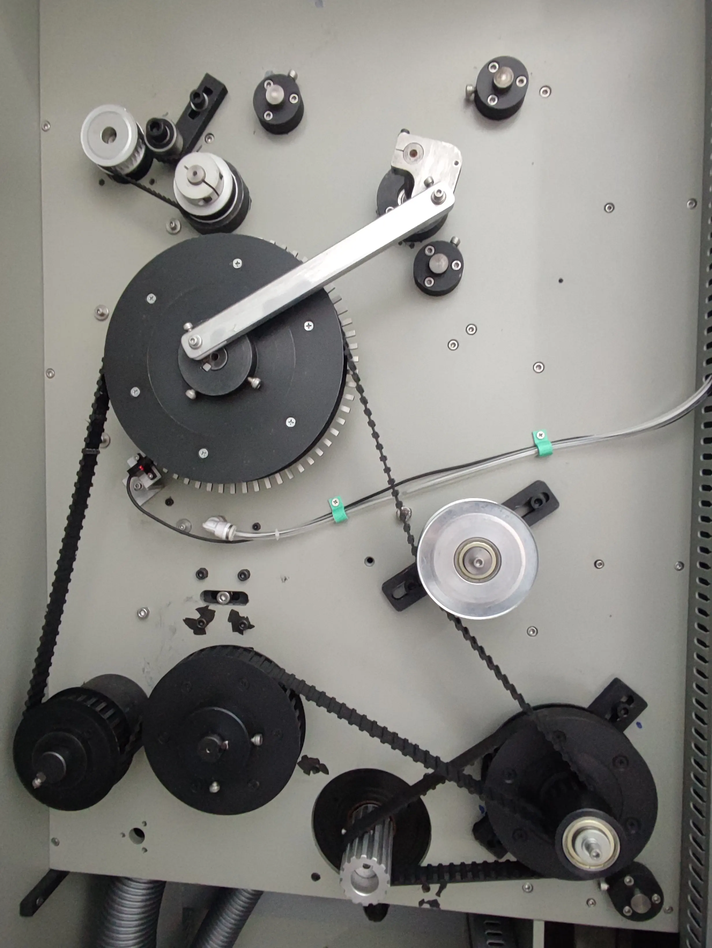 ベルトコンベヤー付きシガレットマシン用カプセルオフライン検査システム付き自動シガレットフィルター