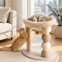 Tour d'escalade pour chat beige en gros OEM ODM avec griffoir en sisal et jouet boule en peluche suspendue pour chats d'intérieur – Mobilier moderne