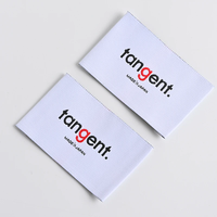 Étiquettes thermocollantes en tissu satiné polyester à coupe droite avec logo personnalisé pour vêtements