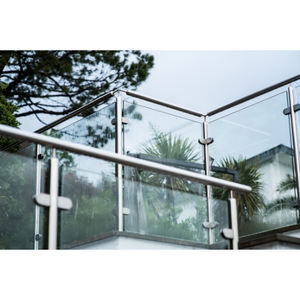 ราวกันตกกระจกแบบมินิมอลบางเฉียบสำหรับระเบียงและลานบ้าน กระจกนิรภัยแบบมองเห็นได้รอบด้าน พร้อมเสา<span class=keywords><strong>เหล็ก</strong></span>สแตนเลสขัดเงา - Product Image 5
