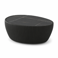 Table basse moderne en marbre en forme de goutte d'eau avec cuir PU cannelé anthracite foncé, table centrale sculpturale de luxe