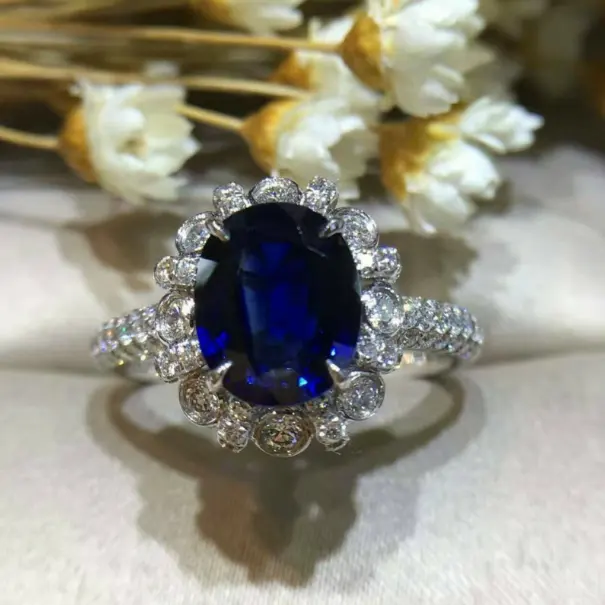Tùy Chỉnh Moissanite Kim Cương Engagement Ring 18K Vàng Trắng 5.7 Ct Oval Dark Blue Sapphire Nhẫn Thiết Kế